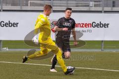 Bayernliga Süd - Saison 2021/2022 - FC Ingolstadt 04 II -  SpVgg Unterhaching - Kevin Darmstädter Torwart Haching - Fabian Cavadias #5 FCI kommt einen Schritt zu spät - Foto: Meyer Jürgen