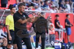 3. Liga; FC Ingolstadt 04 - TSV 1860 München; Cheftrainer Michael Köllner (FCI) an der Seitenlinie, Spielerbank Daumen hoch