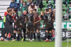 2.BL; SV Werder Bremen - FC Ingolstadt 04; Tor Jubel Treffer Ausgleich für FCI 1:1 durch Filip Bilbija (35, FCI) Marcel Gaus (19, FCI) Valmir Sulejmani (33, FCI) Visar Musliu (16, FCI) Michael Heinloth (17, FCI) Rico Preißinger (6, FCI) Florian Pick (26 F