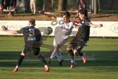 Landesliga - Saison 2026/27 - SV Manching - VFR Neuburg - Vincent Amann (Nr.5 - SV Manching) - Beran Leon weiss Neuburg - Foto: Meyer Jürgen