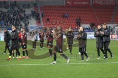 2.BL; FC Ingolstadt 04 - Karlsruher SC; Untentschieden 1:1 Spiel ist aus, Remis, Spieler bedanken sich bei den Fans, Nico Antonitsch (5, FCI) Maximilian Beister (11, FCI) Stefan Kutschke (30, FCI) Filip Bilbija (35, FCI)