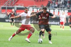 3. Liga; FC Ingolstadt 04 - Rot-Weiss Essen; Zweikampf Kampf um den Ball Dennis Kayigin (10, FCI) Rios Alonso José Enrique (23 RWE)