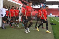 3.Liga - Saison 2022/2023 - FC Ingolstadt 04 -  SV Wehen Wiesbaden - Die Spieler betreten das Spielfeld zum warm machen - Valmir Sulejmani (Nr.7 - FCI) - Patrick Schmidt (Nr.9 - FCI) - Foto: Meyer Jürgen