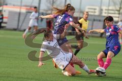 2. Bundesliga Frauen - Saison 2025/26 - FC Ingolstadt 04 Frauen - FSV Mainz - Leonie Hein (Nr.17 - FC Ingolstadt Frauen I) - Pageler Maja blau Mainz - Junold Emma blau Mainz rechts - Foto: Meyer Jürgen