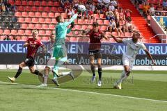 3.Liga - Saison 2022/2023 - FC Ingolstadt 04 -  1. FC Saarbrücken - Torwart Daniel Batz (Nr.1 - 1. FC Saarbrücken) - Röhl Merlin (Nr.34 - FCI) - Foto: Meyer Jürgen