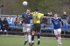 Kreisliga Saison 2022/2023 - TSV Großmehring - FC Hitzhofen  - Faruk Rencber gelb Hitzhofen - Berthold Schneider blau Großmehring - Foto: Meyer Jürgen