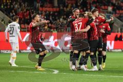 3. Liga; FC Ingolstadt 04 - Dynamo Dresden; Tor Jubel Treffer 1:0 Denis Linsmayer (23, FCI) mit Tobias Bech (11, FCI) Patrick Schmidt (9, FCI) Pascal Testroet (37, FCI) Valmir Sulejmani (7, FCI) Calvin Brackelmann (17, FCI) Maximilian Neuberger (38, FCI)