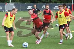 3. Liga - Saison 2024/25 - Trainingsauftakt- FC Ingolstadt 04 -  - Cheftrainerin Sabrina Wittmann (FCI) beobachtet - XXXXX - Foto: Meyer Jürgen