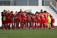 2. Fußball-Liga - Frauen - Saison 2022/2023 - FC Ingolstadt 04 - SC Sand - Die Mannschaft bildet einen Kreis vor dem Spiel - Foto: Meyer Jürgen