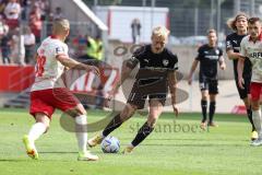 3. Liga; Rot-Weiss Essen - FC Ingolstadt 04; Tobias Bech (11, FCI) Sponsel Meiko (28 RW)