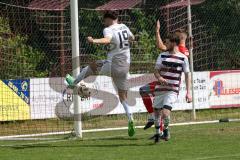 Kreisliga - Saison 2024/25- SV Kasing - TSV Kösching-  -  Der 1:0 Führungstreffer durch - Simon Renn weiss Kasing - jubel - Valentin Hafner rot Kösching - Foto: Meyer Jürgen