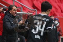 2.BL; FC Ingolstadt 04 - SV Darmstadt 98; aufgeregt Cheftrainer Rüdiger Rehm (FCI) an der Seitenlinie, Spielerbank