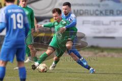 Kreisliga - Saison 2025/26- SV Hundszell - VFB Eichstätt II - Maximilian Eberlein grün Eichstätt - Manuel Wittmann blau Hundszell - Foto: Meyer Jürgen