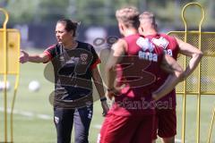 3. Liga; FC Ingolstadt 04 - Trainingsauftakt, erstes Training nach der Sommerpause; Cheftrainerin Sabrina Wittmann (FCI) gibt Anweisungen