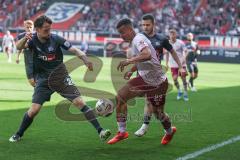 3. Liga; FC Ingolstadt 04 - VfL Osnabrück; Zweikampf Kampf um den Ball Müller Jannik (24 VFL) Marcel Costly (22, FCI)