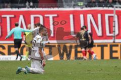 3. Liga; SV Wehen Wiesbaden - FC Ingolstadt 04; enttäuscht auf den Knien Pascal Testroet (37, FCI)