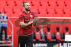 2.BL; FC Ingolstadt 04 - 1. FC Nürnberg - Warmup, Spieler begrüßen Fans, Rico Preißinger (6, FCI)