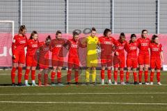 2. Frauen-Bundesliga - Saison 2021/2022 - FC Ingolstadt 04 - Eintracht Frankfurt II - Die Mannschaften vor dem Spiel gedenken an den Krieg in der Ukraine - Foto: Meyer Jürgen