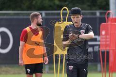 2. Bundesliga - FC Ingolstadt 04 - Trainingsauftakt mit neuem Trainerteam - Cheftrainer Roberto Pätzold (FCI) Marc Stendera (10, FCI)