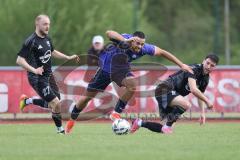 Kreisklasse - Saison 2025/26- TSV Ingolstadt Nord - MTV Ingolstadt - Tiago Joia Tavares lila MTV - Ali Gündogan schwarz Ing Nord - Erkan Uysal schwarz Ing Nord  links - Foto: Meyer Jürgen