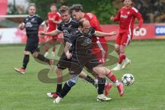 Kreisklasse - Saison 2024/25- Türkisch SV Ingolstadt - FC Gelbelsee-  - Arlind Avdijaj rot Türkisch - Alexander Heindl schwarz Gelbelsee - Foto: Meyer Jürgen