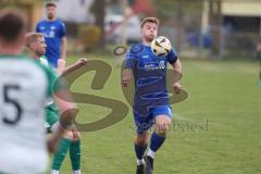 Kreisklasse - Saison 2024/25- TSV Großmehring - FC Geisenfeld - Benedigt Neubauer blau Großmehring - Markus Renoth grün Geisenfeld - Foto: Meyer Jürgen