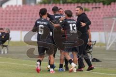 *** Bayernliga Nord - Saison 2025/26 - FC Ingolstadt 04 II - Jahn Regensburg II - Der 1:1 Ausgleichstreffer durch Ognjen Draculic (Nr.9 - FC Ingolstadt II) - jubel -  Cheftrainer Patrick Schönfeld (FC Ingolstadt II) - Foto: Meyer Jürgen