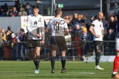 2.BL; Holstein Kiel - FC Ingolstadt 04 - Niederlage, hängende Köpfe Marcel Gaus (19, FCI) Merlin Röhl (34, FCI) Nico Antonitsch (5, FCI)