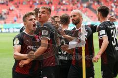 DFB Pokal; FC Ingolstadt 04 - Erzgebirge Aue; Tor Jubel 1:0 Filip Bilbija (35, FCI) mit Dennis Eckert Ayensa (7, FCI) Nico Antonitsch (5, FCI) Merlin Röhl (34, FCI)