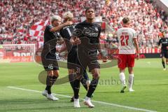 3. Liga; Rot-Weiss Essen - FC Ingolstadt 04; Tor Jubel Treffer Tobias Bech (11, FCI) mit Justin Butler (31, FCI) Thomas Rausch (45, FCI)