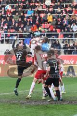 2.BL; SSV Jahn Regensburg - FC Ingolstadt 04; Ecke Kopfball, Torwart Alexander Meyer (1 Jahn) ist am Ball, Patrick Schmidt (32, FCI) Michael Heinloth (17, FCI) Benedikt Gimber (5 Jahn) Andreas Albers (19 Jahn)