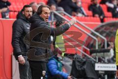 2.BL; FC Ingolstadt 04 - FC ST. Pauli; schreit an der Seitenlinie, Spielerbank Cheftrainer Rüdiger Rehm (FCI) Sportmanager Malte Metzelder (FCI)