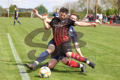 Kreisklasse - Saison 2022/2023 - TSV Etting - SV Stammham - Finn Kocks blau Etting - Tobias Wagner rot Stammham - Foto: Meyer Jürgen