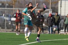 2. Bundesliga Frauen - Saison 2025/26 - FC Ingolstadt 04 Frauen - VFR SW Warbeyen  - Annika Kömm (Nr.25 - FC Ingolstadt Frauen I) - Howard Hayley Ann grün Warbeyen - Foto: Meyer Jürgen