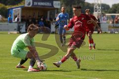 Kreisliga - Saison 2025/26- SV Hundszell - SV Zuchering - Paul Wärmann rot Zuchering - Luca Steinbach Torwart Hundszell - Foto: Meyer Jürgen