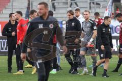 3. Liga; FC Ingolstadt 04 - Viktoria Köln; Niederlage, hängende Köpfe Cheftrainer Rüdiger Rehm (FCI) Torwart Marius Funk (1, FCI) Patrick Schmidt (9, FCI)