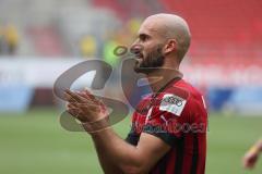 3. Fußball-Liga - Saison 2022/2023 - FC Ingolstadt 04 - SpVgg Bayreuth - Das Spiel ist aus - Jubel - Die Spieler bedanken sich bei den Fans - Tanzen - Freude - Hans Nunoo Sarpei (Nr.18 - FCI) - Nico Antonitsch (Nr.5 - FCI)   - Foto: Meyer Jürgen