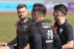 Toto-Pokal; FV Illertissen - FC Ingolstadt 04; vor dem Spiel Yannick Deichmann (20, FCI) Max Besuschkow (17, FCI) Pascal Testroet (37, FCI)