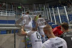 2.BL; Karlsruher SC - FC Ingolstadt 04; FCI steigt ab in die dritte Liga, Spieler bedanken sich bei den mitgereisten Fans, Christian Gebauer (22, FCI) Stefan Kutschke (30, FCI) Marcel Gaus (19, FCI) Rico Preißinger (6, FCI) Nico Antonitsch (5, FCI) Torwar