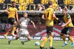 2.BL; Dynamo Dresden - FC Ingolstadt 04, Fatih Kaya (9, FCI) kommt zu Fall, Knipping Tim (4 DD) Sollbauer Michael (21 DD)