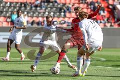 3. Liga; FC Ingolstadt 04 - 1. FC Saarbrücken; Zweikampf Kampf um den Ball Frederik Christensen (11, FCI) Wilhelm Lasse (18 FCS) Caliskaner Kaan (22 FCS)