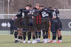 Bayernliga Nord - Saison 2024/25 - FC Ingolstadt 04 II - DJK Ammerthal -  Die Mannschaft bildet einen Kreis vor dem Spiel -  - XXXXX - Foto: Meyer Jürgen