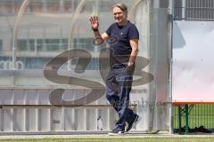 Bayernliga Süd - Saison 2022/2023 - FC Ingolstadt 04 II -  Trainingsauftakt - Dietmar Beiersdorfer Geschäftsführer Sport & Kommunikation sieht beim Training zu - Foto: Meyer Jürgen