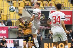 3. Liga; SG Dynamo Dresden - FC Ingolstadt 04; Simon Lorenz (32, FCI) Hauptmann Niklas (27 DD) Zweikampf Kampf um den Ball