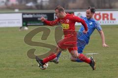 Kreisliga - Saison 2024/25- SV Hundszell - TSV Kösching-  - Jonas Betz rot Kösching - Tim Liesegang blau Hundszell - Foto: Meyer Jürgen