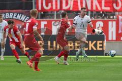 3. Liga - Saison 2023/24 - Rot-Weiss Essen - FC Ingolstadt 04 -  - Jannik Mause (Nr.7 - FCI) - Nils Kaiser (#18 Essen) - Foto: Meyer Jürgen