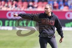 3. Liga; FC Ingolstadt 04 - Arminia Bielefeld; Cheftrainerin Sabrina Wittmann (FCI) gibt Anweisungen