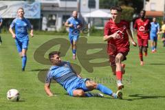 Kreisliga - Saison 2025/26- SV Hundszell - SV Zuchering - Luca Kammerer blau Hundszell - Leander Friedl rot Zuchering - Foto: Meyer Jürgen
