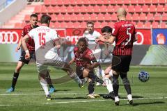 3. Liga - FC Ingolstadt 04 - FSV Zwickau - Schuß auf das Tor, Caniggia Ginola Elva (14, FCI) Nico Antonitsch (5, FCI) König Ronny (15 Zwickau)