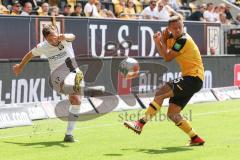 2.BL; Dynamo Dresden - FC Ingolstadt 04, Michael Heinloth (17, FCI) Löwe Chris (15 DD)